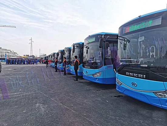 西安公交公司300台公交车路牌交接仪式！